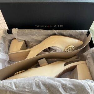 NEW! Tommy Hilfiger Nileo classic pointy toe in ivory